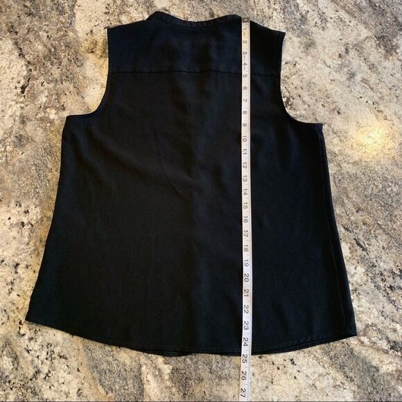 Banana Republic petite black sleeveless notch blouse medium - Picture 4 of 7